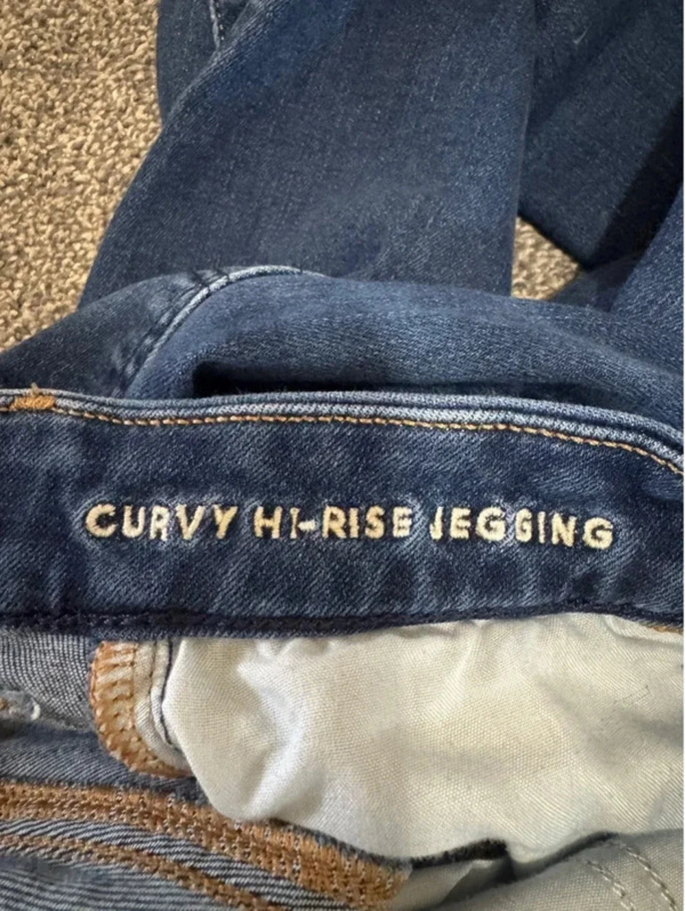 Women’s American Eagle curvy hi-rise jegging jeans 4 short